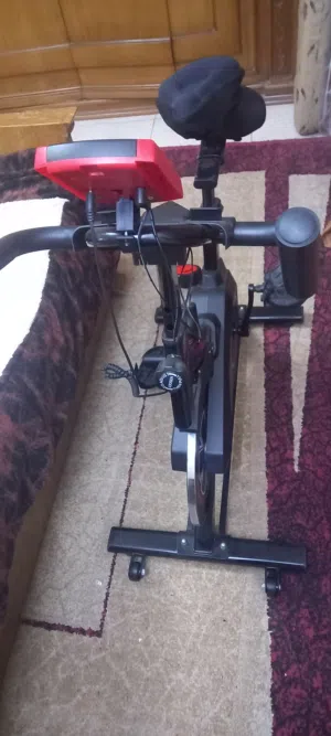 جهاز رياضة للببع. استعمال بسيط جدا. الجهاز بحالة الجديد