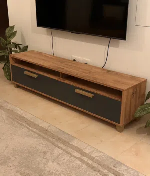 طاولة تلفاز مودرن للبيع/ Modern TV unit for sale