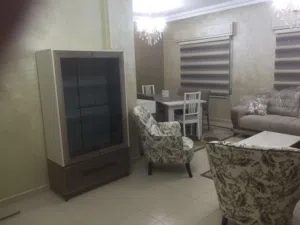 شقة نضيفة جدا في البيادر طابق اول موقع حيوي و قريبة من السوق دخلة البيت الامريكي و فوق جامع الابرار
