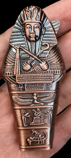 ولاعة معدنية فريدة من نوعها لتوت عنخ آمون.