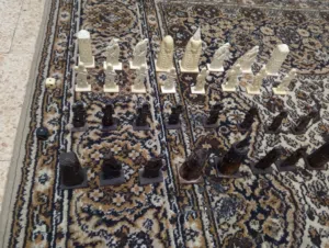 احجار شطرنج عظم كامله بدون طاوله السعر 15 دينار نهائي الموقع عمان المناره