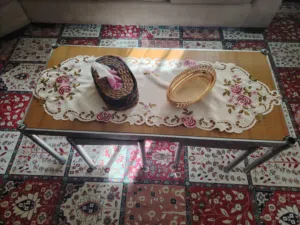 طاولة وسط خشب والمنيوم