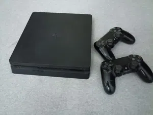 Ps4.سلم استعمال انضيف مش مقضوض اصلي بي جميع الملحقات مش امهكر تحديث الاخير