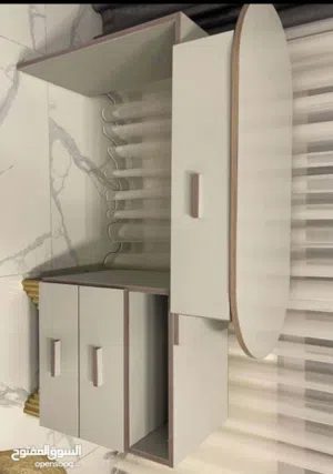 تواليت تسريحة مع مرايا للبيع مستعمل