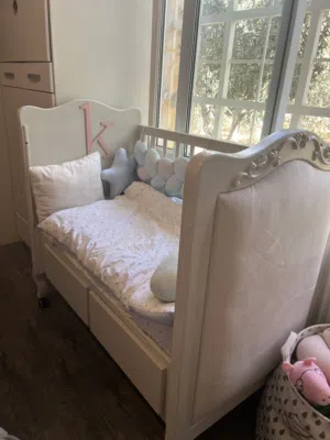 سرير للاطفال بحالة ممتازة استعمال خفيف