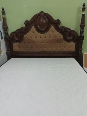 اثاث مستخدم جوده الخشب عالية