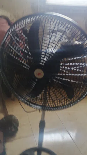 مروحه بخمس اجنحه السعر قابل للمفاوضه اتفضل ومعندكش مشكله
