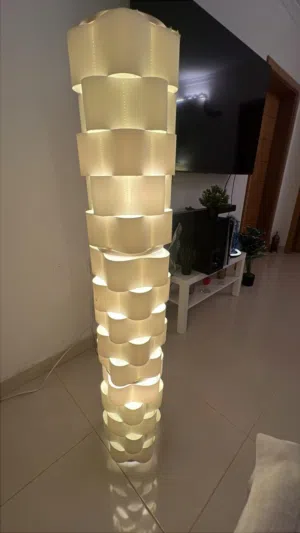 مصباح إضاءة من ايكيا بحاله ممتازة