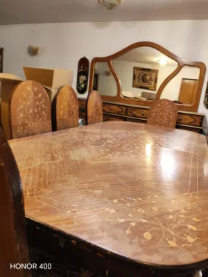 ميز طعام فاخر مع 8 كرايسي مع بوفيه
