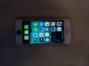Apple iPhone SE 16 GB in Baghdad
