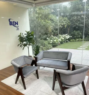 كنب فخم مناسب للاستقبال او المنازل او المكاتب - خشب زان - قماش مخملي ناعم