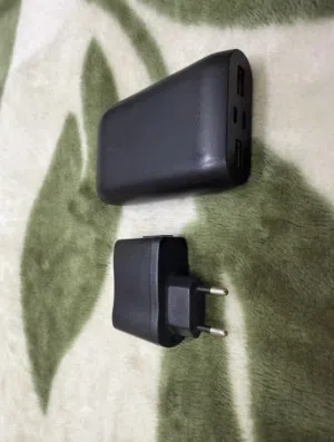 شاحن متنقل powerbank و مدخل اصلي