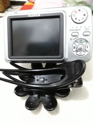 كاميرا تصوير فوجي ب شاشة وكارت ميموري و زووم