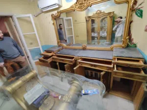 سفره كامله. الديناسوار +ترابيزه زجاجة+نيش كامله من ايام زمان +مكون من خشب زان+ورخام+