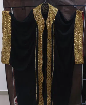 للبيع ثوب شعبي