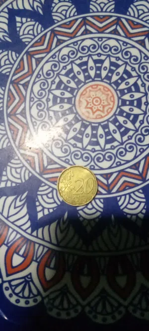 هذه عملة معدنية من فئة 20 سنت يورو.تتميز العملة بخريطة أوروبا على أحد وجهيها،