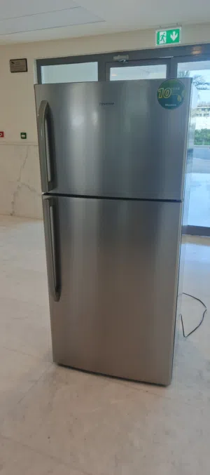 ثلاجه بحاله ممتازه لتواصل وتساب أو تصال