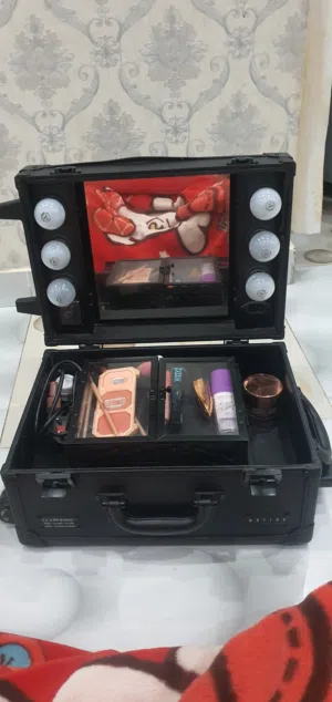 صندوق ومنظم مستحضرات التجميل أحجام مختلفة