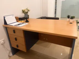 أثاث مكتب مستعمل بحاله ممتازه