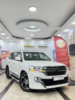 Used Toyota Land Cruiser in Muscat