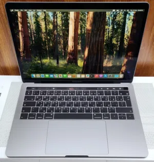 للبيع MacBook Pro M2/13 inch/256GB ssd/لون رمادي فلكي 8ram/