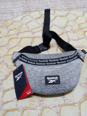 شنطة وحقيبة فاخرة وانيقة Reebok ريبوك أصلية 100% بحزام تثبيت على الخصر مصنوعة من القماش عالي الجودة