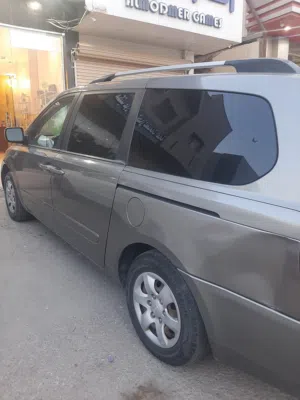 كيا كرنفال 2010