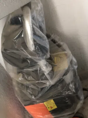 مضخة غسيل شبه جديده استخدام مره مع امكانية استخدام الشامبو لتنظيف السيارات والسجاد واحده فقط