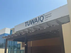 للبيع شركة متكامله ف مدينة الرسيل الصناعيه بجميع اغراضها من مكاتب ومكائن معتمده فرصه م تتعوض