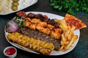 معلم شاورما ومشويات وإدارة مطاعم  سوري الجنسية يبحث عن عمل مناسب  خبرة أكثر من 20عام في مجال المطاعم
