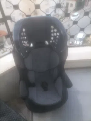 مقعد للاطفال في الساره كارسيت