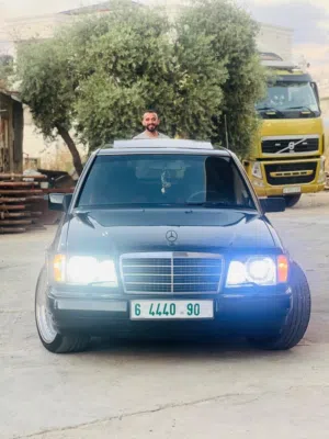 مرسيدس w124 موديل 92 مطور 2000بنزين جير عادي