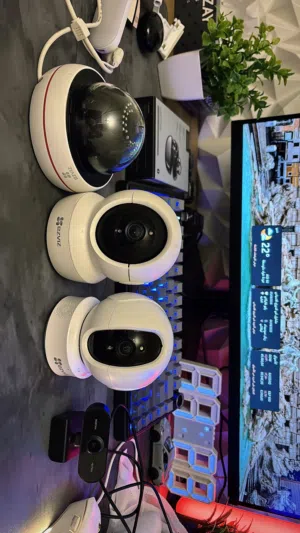 طقم اربع كاميرات مراقبة EZVIZ جديد مع البوكس وجميع محتوياته وكاميرا قيمنق للبث وتصوير عالي الجوده