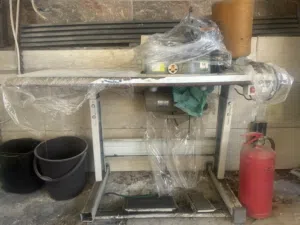 ماكينة خياطة