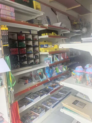 للبيع مكتبة في العامرات في موقع مناسب سبب البيع عدم التفرغ