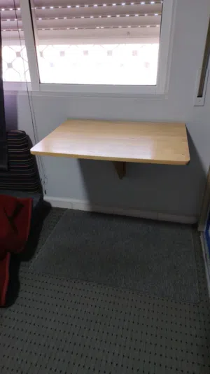 مكتب تعليق للبيع