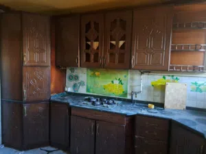 للبيع مطبخ كامل خشب أبلكاش كبس سويدى.