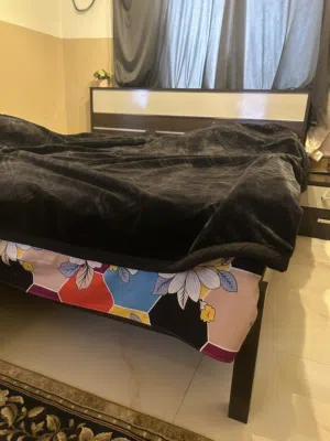 سرير مع دوشك