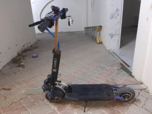 سكوتر كروني مع مفتاحين crony scoter with tow keys يوجد 3 لفلات للسرعة مع (كرسي و شاحن مجانا)