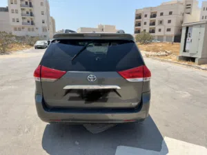 Used Toyota Sienna in Tripoli