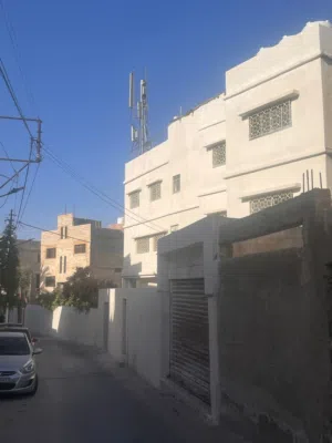 عمارة سكنية استثمارية قريبة من جميع الخدمات