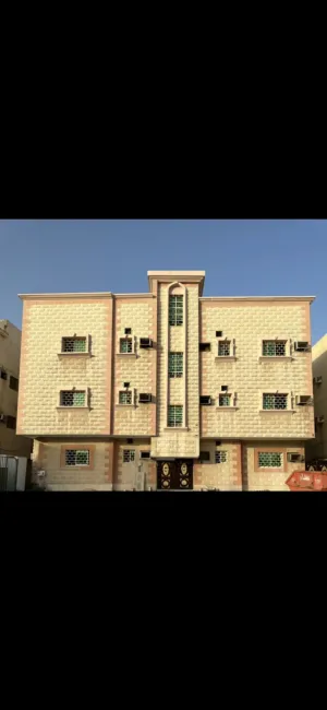 ثلاث طوابق . 1200 م٢ . المالك0
