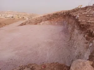 قطعه ارض سكنيه مقصوصه جاهزه للبناء عليها شارع مستقل 750 متر مساحه القطعه من المالك مباشره