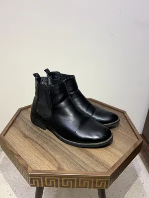Classic Chelsea Black Boots – Size 39 – Used in Good Condition