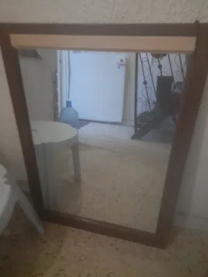 متوفر مرايا مدخل مستعمل نطيف كما في الصور المكان طرابلس