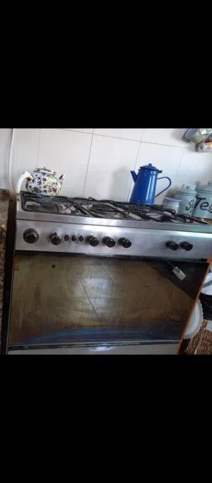 الزرقاء الجديده طباخ غاز 5 عيون ستانلس ستيل بحالة ممتازة للبيع