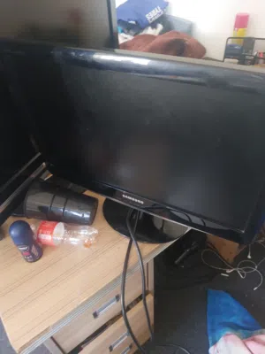 شاشة كمبيوتر 23 انش  سامسنق مع محول vga الى hd
