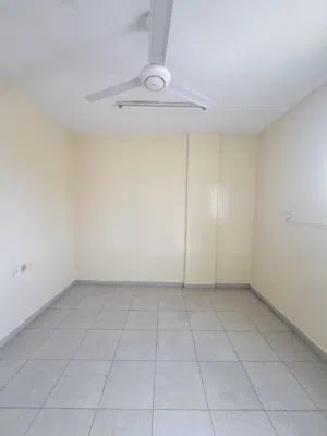 مطعم كبير للبيع