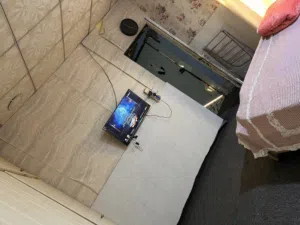 بيت تجاوز للبيع ب12
