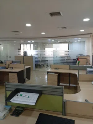 مكاتب تجارية مميزة للإيجارفي أم أذينة / شارع زهران